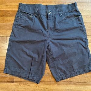 Men’s khaki shorts